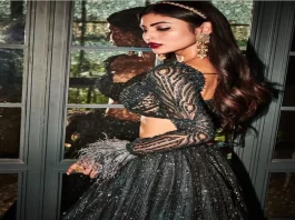 MOUNI ROY