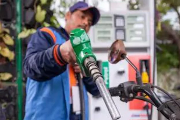 Petrol and diesel price update: Check fuel rate before filling tank