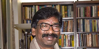 Hemant Soren Remembers His Father’s Struggle, Highlights Mother’s Unwavering Support