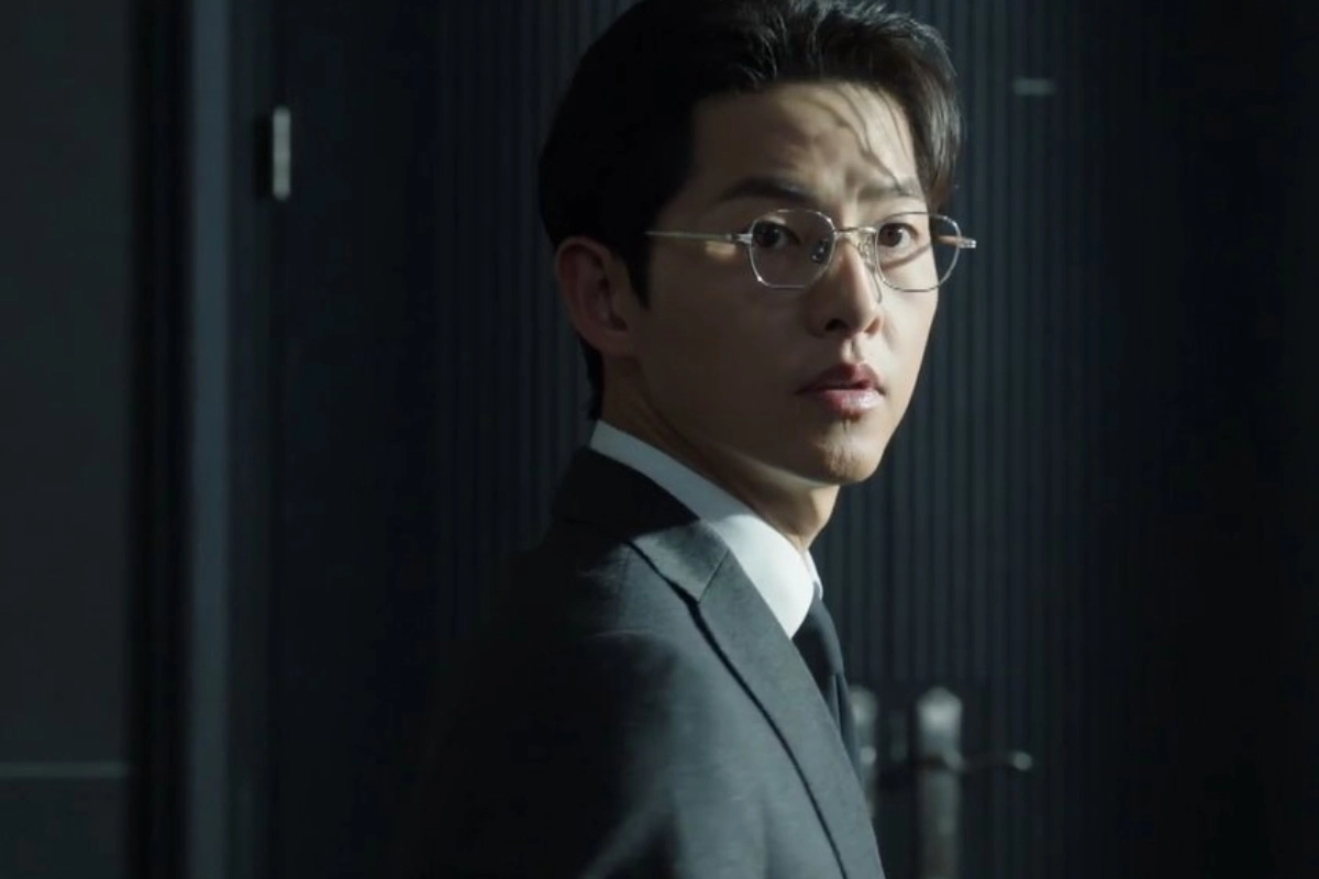 Song Joong-ki and more introduce 'Reborn Rich' in intriguing new trailer