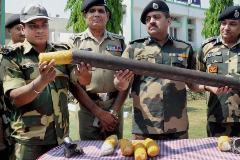 Punjab: 4.3 kg of drugs, 25 suspicious packets seized close to Fazilka. BSF knocks down drones in Amritsar
