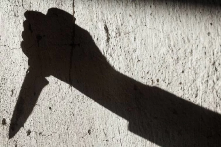 Delhi: Man, 30, fatally stabbed to death in a busy lane, onlookers stand and watch| Video