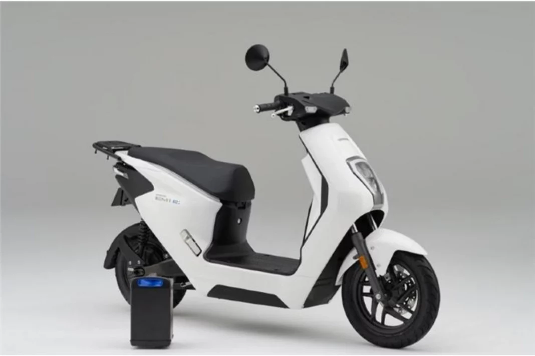 Honda Em1e: Honda's first electric scooter launched, offers an amazing design and detachable batteries, all you must know