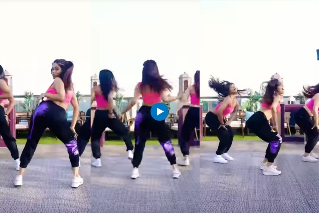 Girls' dancing on the song 'Touch Me'