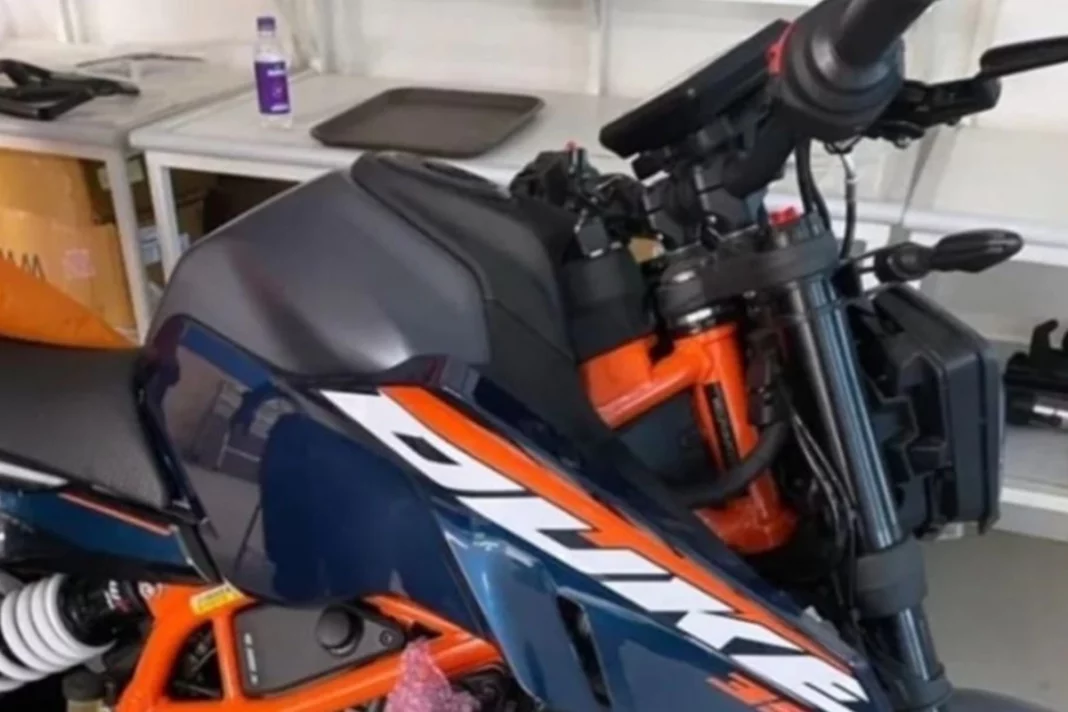 Next Gen KTM Duke 390 spotted ahead of the official launch, looks meaner than before, all details here