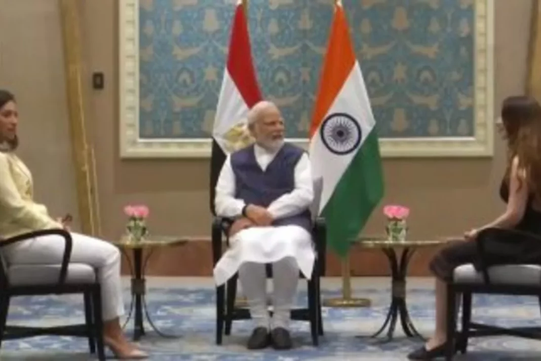 Prime Minister Modi meets top Yoga teachers in Egypt