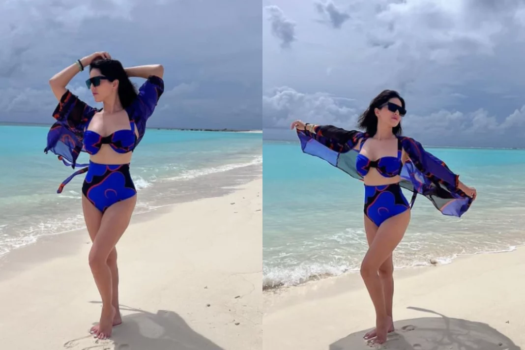 Sunny Leone in Bikini set