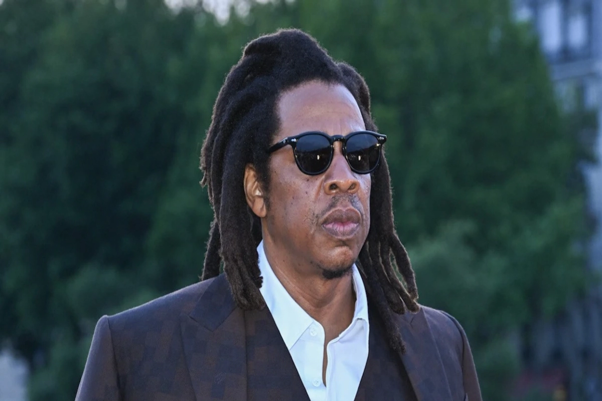 Pharrell's Louis Vuitton show: Jay-Z performs remix of Mundian to
