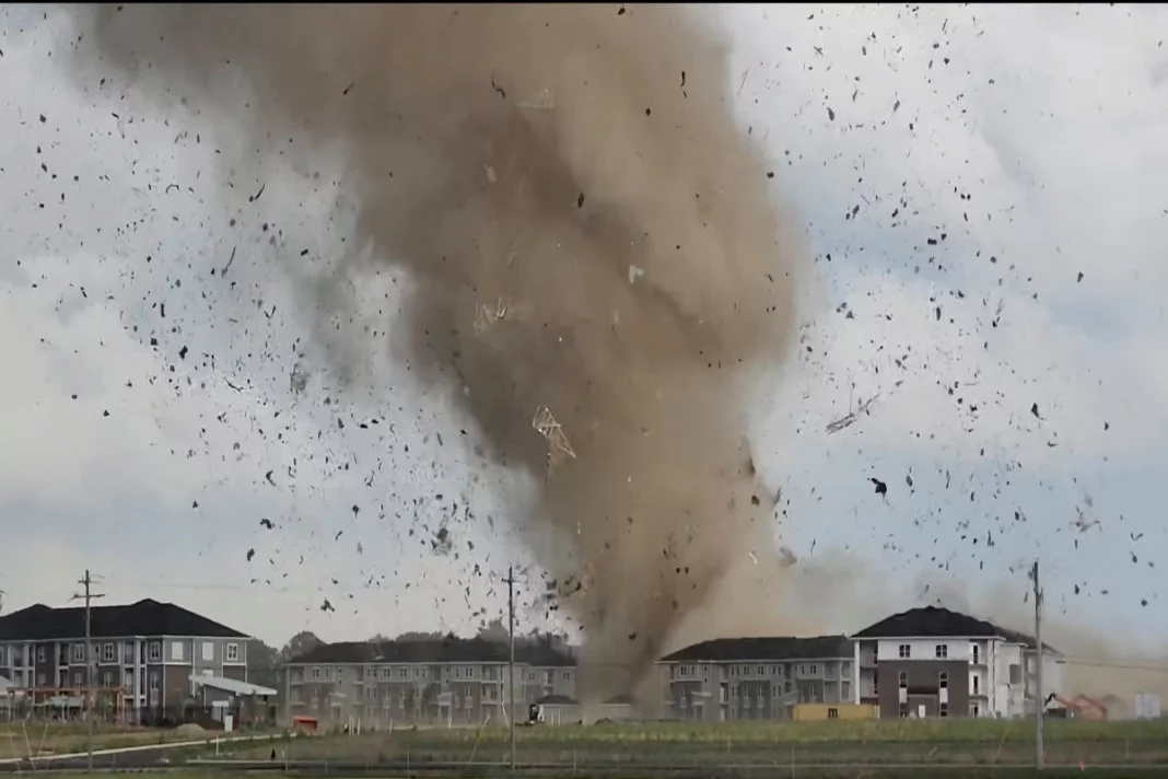 Storms have claimed at least 3 lives in US till now.