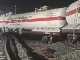 train derails