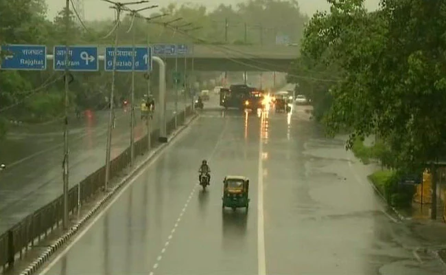 Delhi News: 15 houses collapsed, one dead after heavy rains in the capital, IMD issues orange alert for Punjab and Haryana