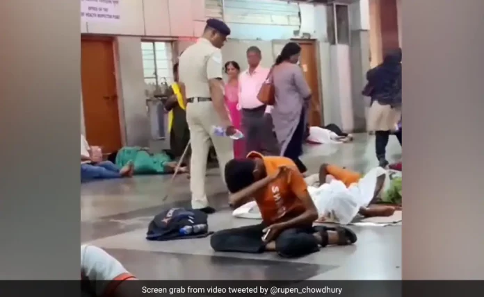 Viral Video Pune cop