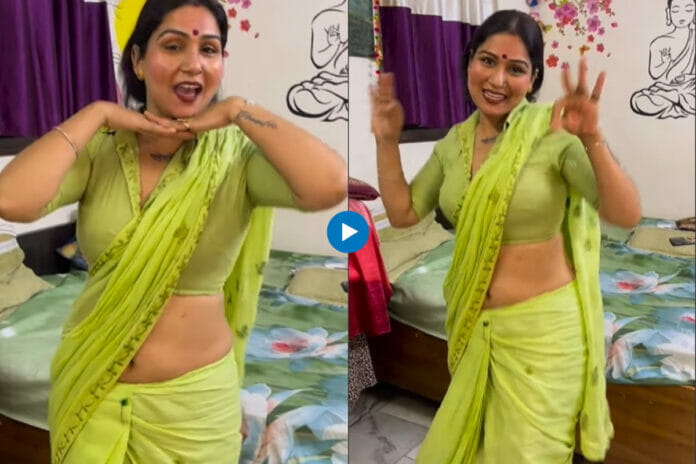 Saree dance
