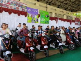 State school toppers in Madhya Pradesh get 200 Flex electric scooters from Kinetic Green, Details