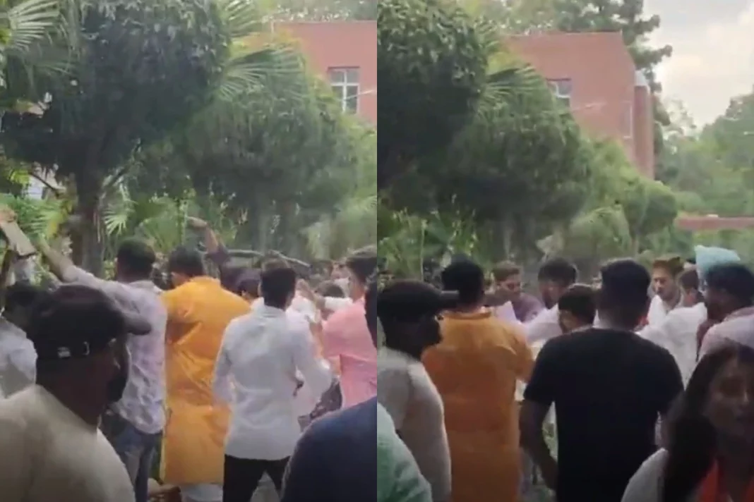 Viral Video: WWE on DU Ramjas College Campus! Student's ugly fight between two groups during election campaign; Watch Here