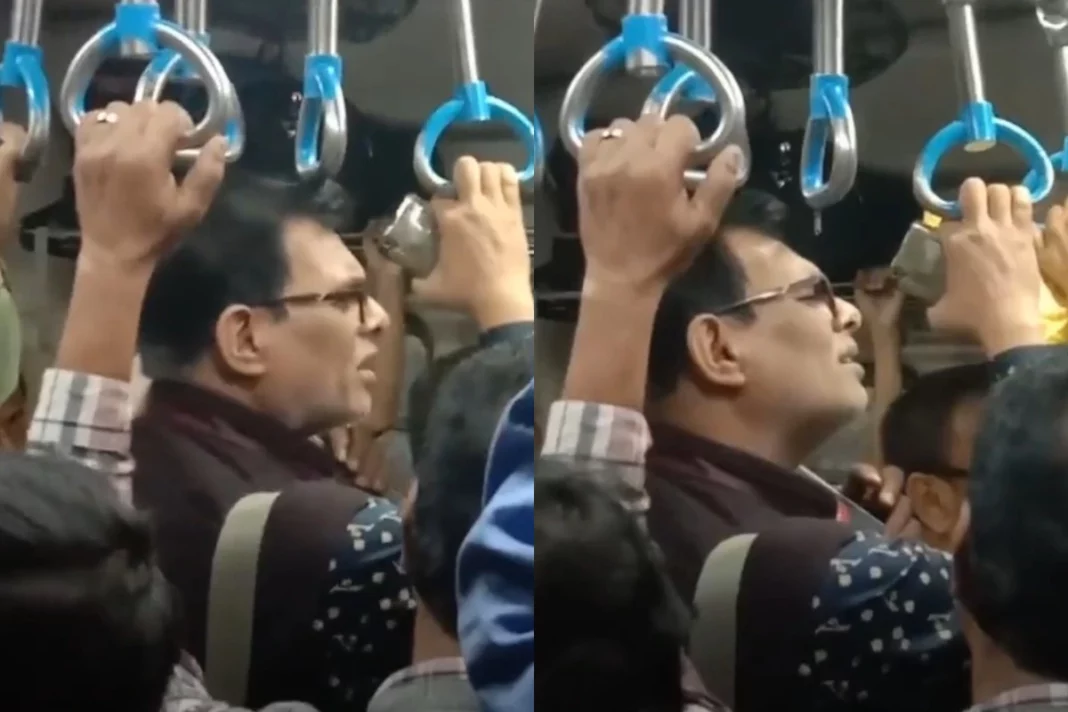 Viral Video: Man's 'Kya Hua Tera Wada' in Mumbai Metro creates a stir; Watch soulful rendition here