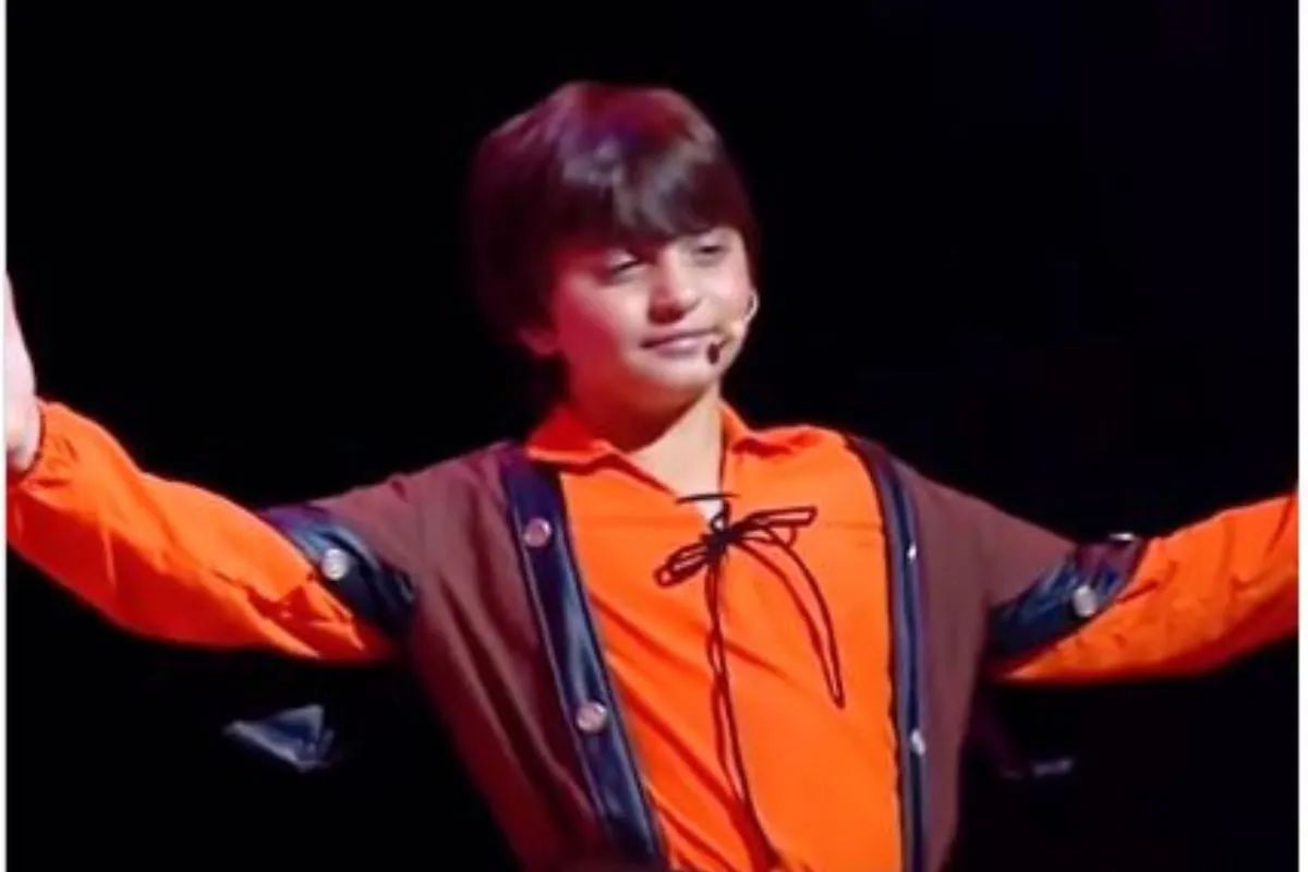 Shahrukh Khan Son AbRam Khan Mimics King Khan’s Iconic Pose at Annual School Event; Check It Out