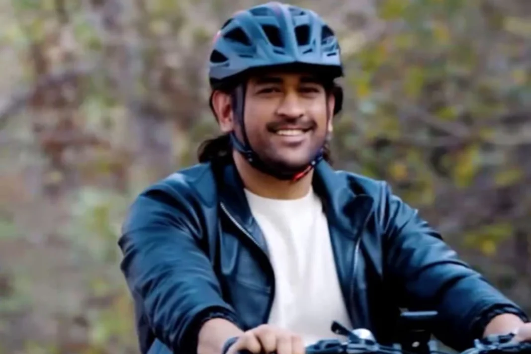 MS Dhoni spotted riding a Doodle V3 electric Cycle, Here is all you need to know about this unique e-cycle