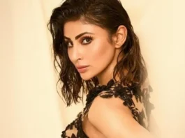 Mouni Roy (2)