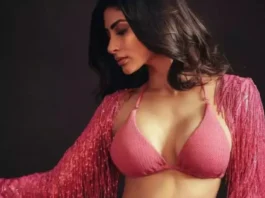 Mouni Roy Swimsuit (7)