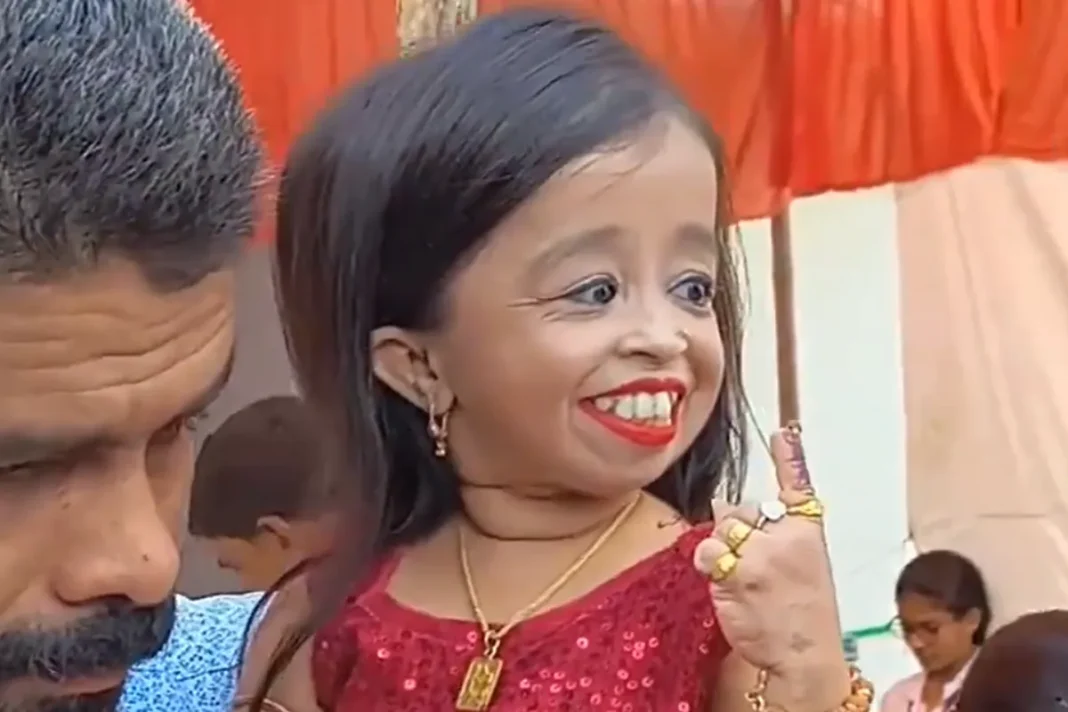 Jyoti Amge Casts Vote in Nagpur