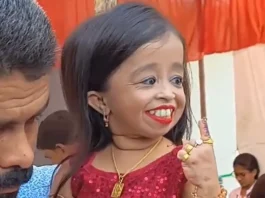 Jyoti Amge Casts Vote in Nagpur