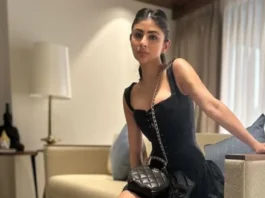 Mouni Roy (2)