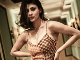 Mouni Roy (7)