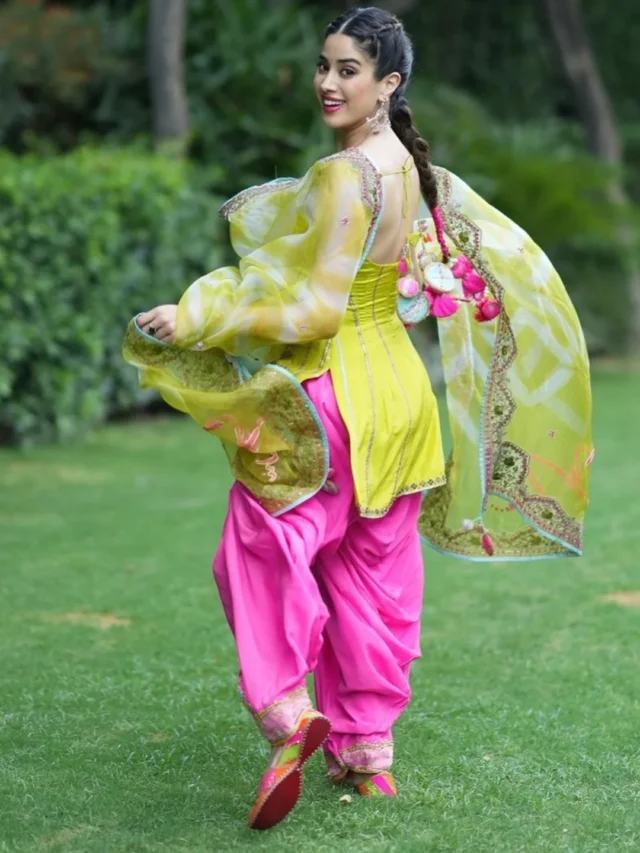 Janhvi Kapoor mr & mrs mahi promotion (3)