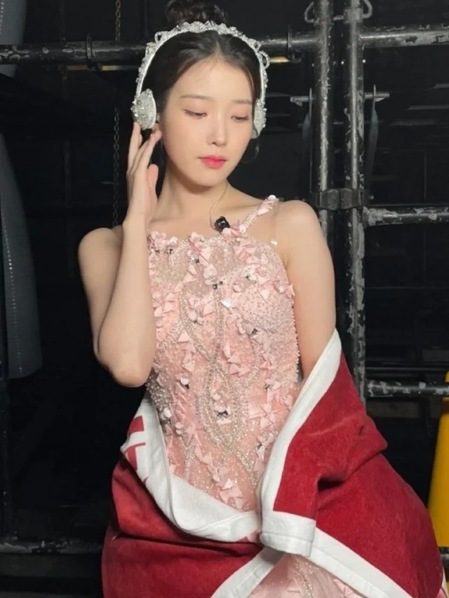 IU (2)