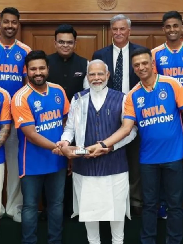 Indian team meets PM Modi (1)