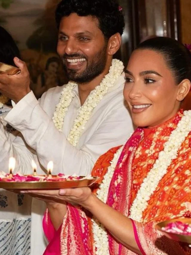 Kim Kardashian visited temple (5)