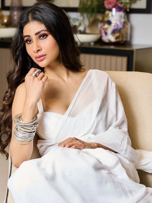 Mouni Roy (12)