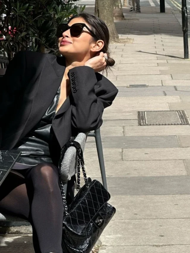 Mouni Roy (2)