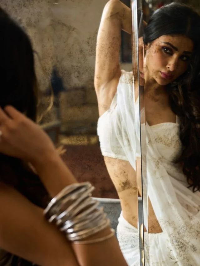 Mouni Roy (3)