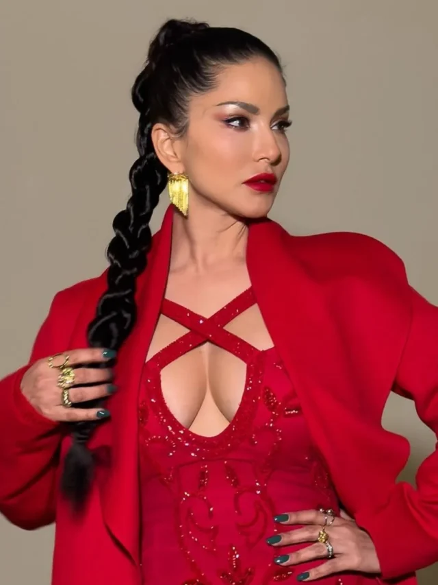 Sunny Leone (9)