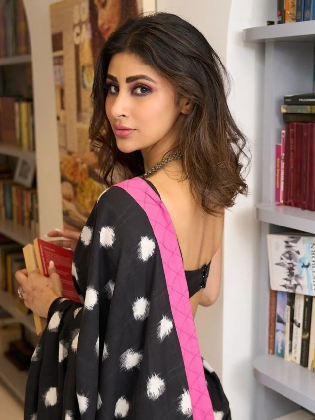 Mouni Roy (13)