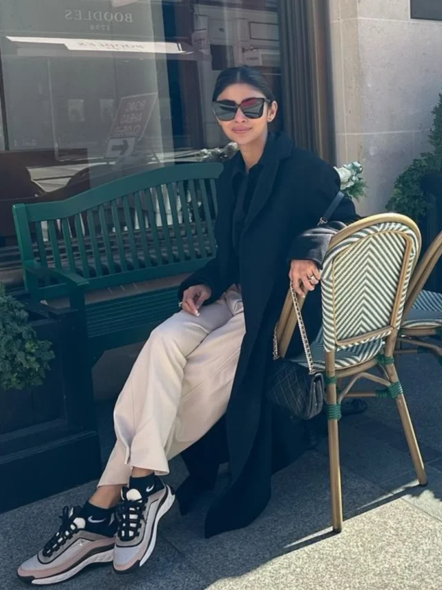 Mouni Roy (2)