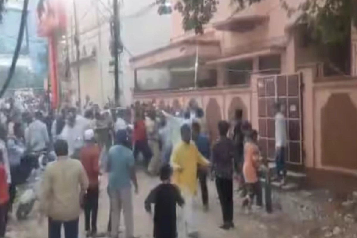 Viral Video: Political WWE! Congress Leader Feroz Khan and AIMIM MLA Majid Hussain’s Heated Exchange Turns Into Physical Fight, Watch