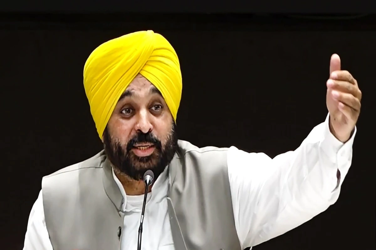 Punjab News: CM Bhagwant Mann and Arvind Kejriwal Distribute Appointment Letters to 1,205 New Recruits in Police Department
