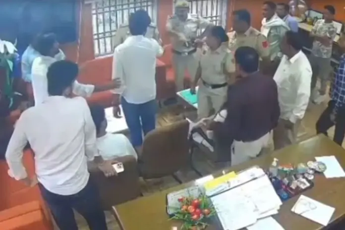 Delhi University Viral Video
