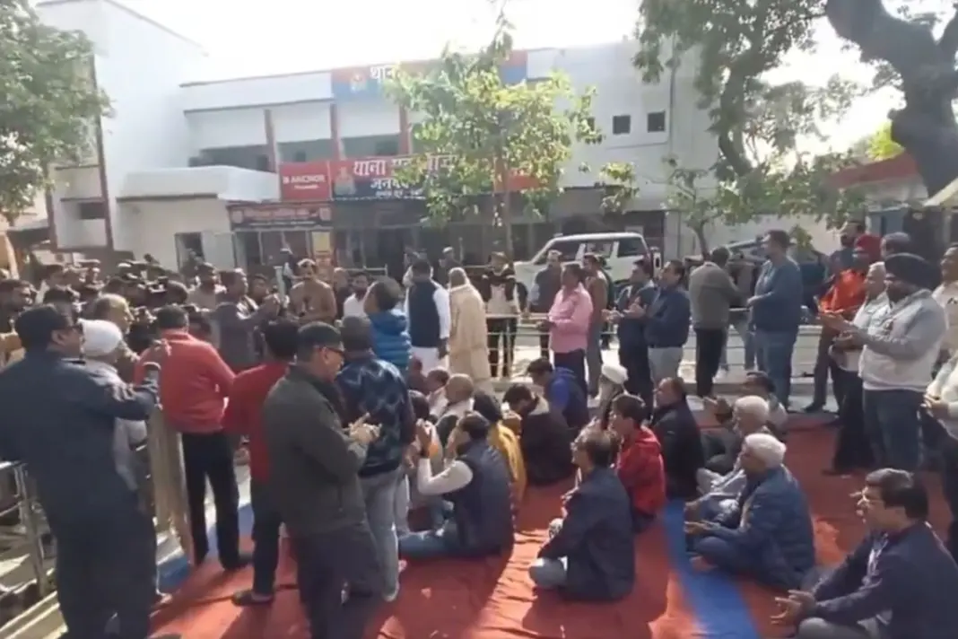 Meerut News - Hindu Group protests after Muslim man buys house in locality
