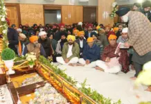 CM Bhagwant Mann and Arvind Kejriwal Join Sangat in Kirtan Darbar at Srinagar Punjab News