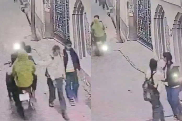 Hathras Viral Video - Girl harrased on street Hathras Viral Video - Girl harrased on street