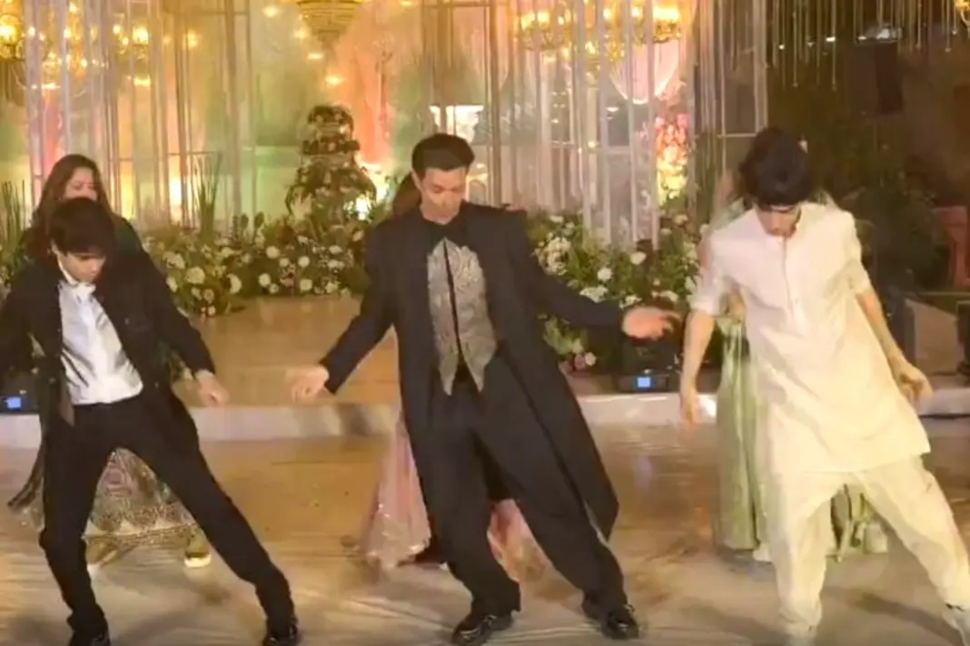 Hrithik Roshan Viral Video dance at cousins wedding