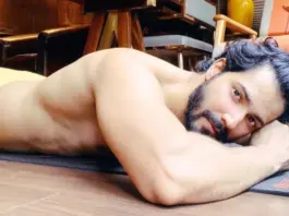 Border 2 Actor Varun Dhawan Silences Troll Criticising his acting