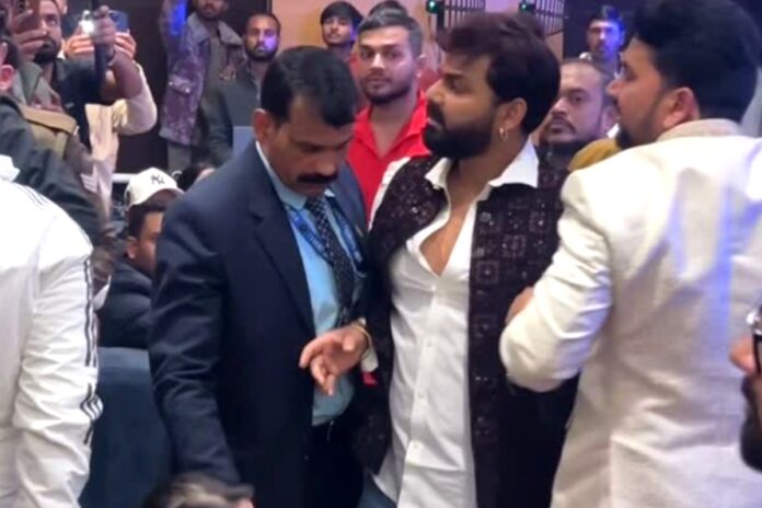 Pawan Singh Viral Video Angry