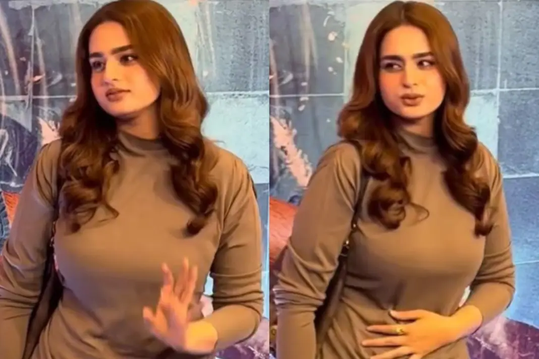 Ayesha Khan Viral Video - Dhurandhar actress Slamming Paps at Tu Yaa Main Screening