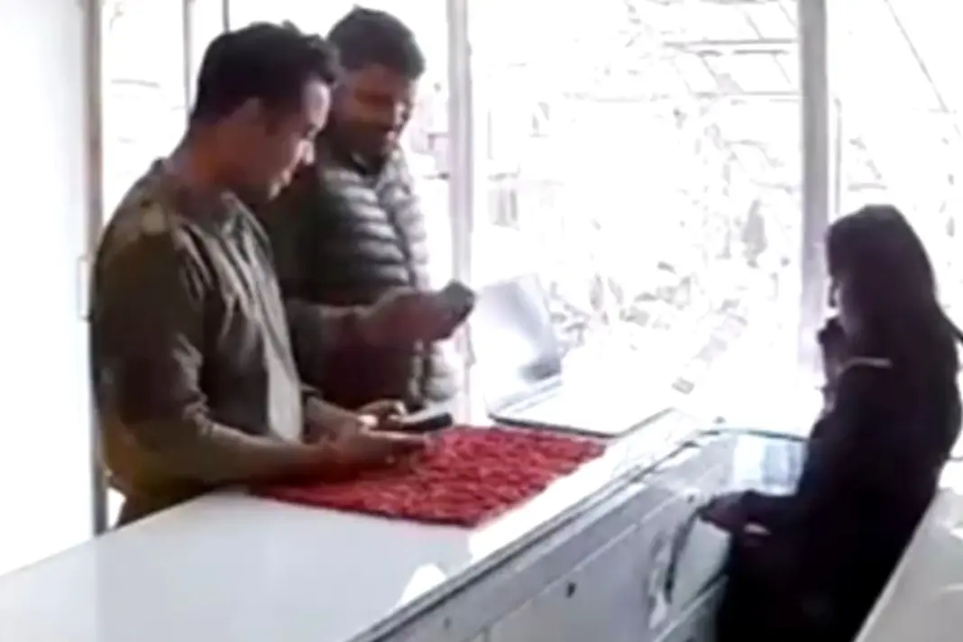 Jaunpur Viral Video Police Constables stealing iPhone 15 Pro Max