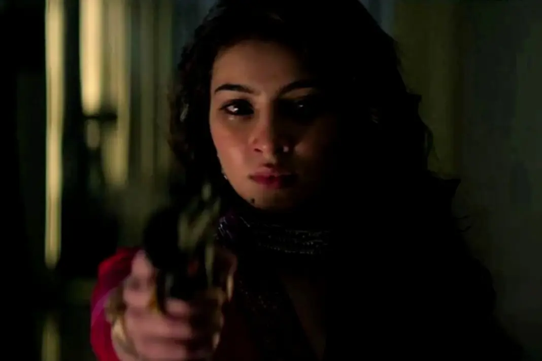 Dhurandhar 2 Trailer - Sara Arjun Aiming Gun at Hamza Ranveer Singh or her father